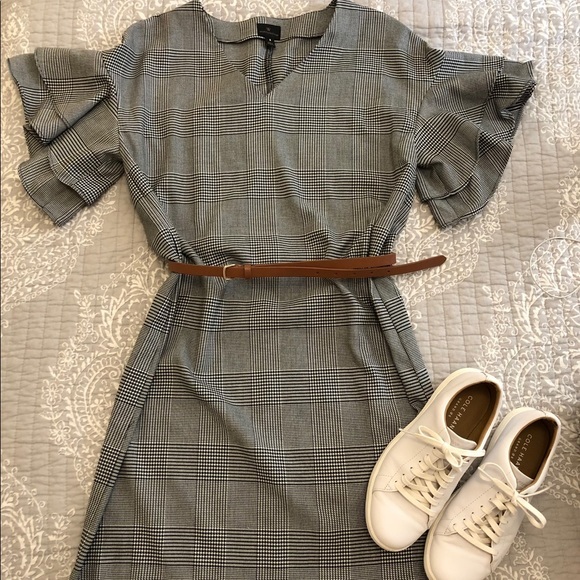 Worthington Dresses & Skirts - Worthington Ruffle Sleeve Glen Plaid Shift Dress
